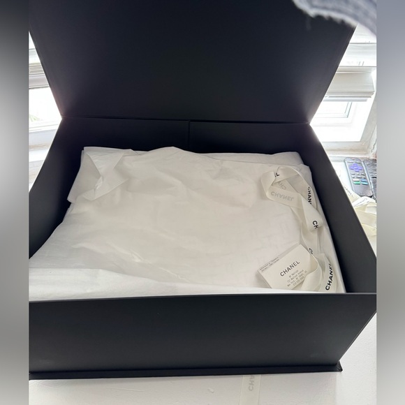 Authentic Black Calfskin Quilted Leather Shopping Bag - Picture 10 of 16